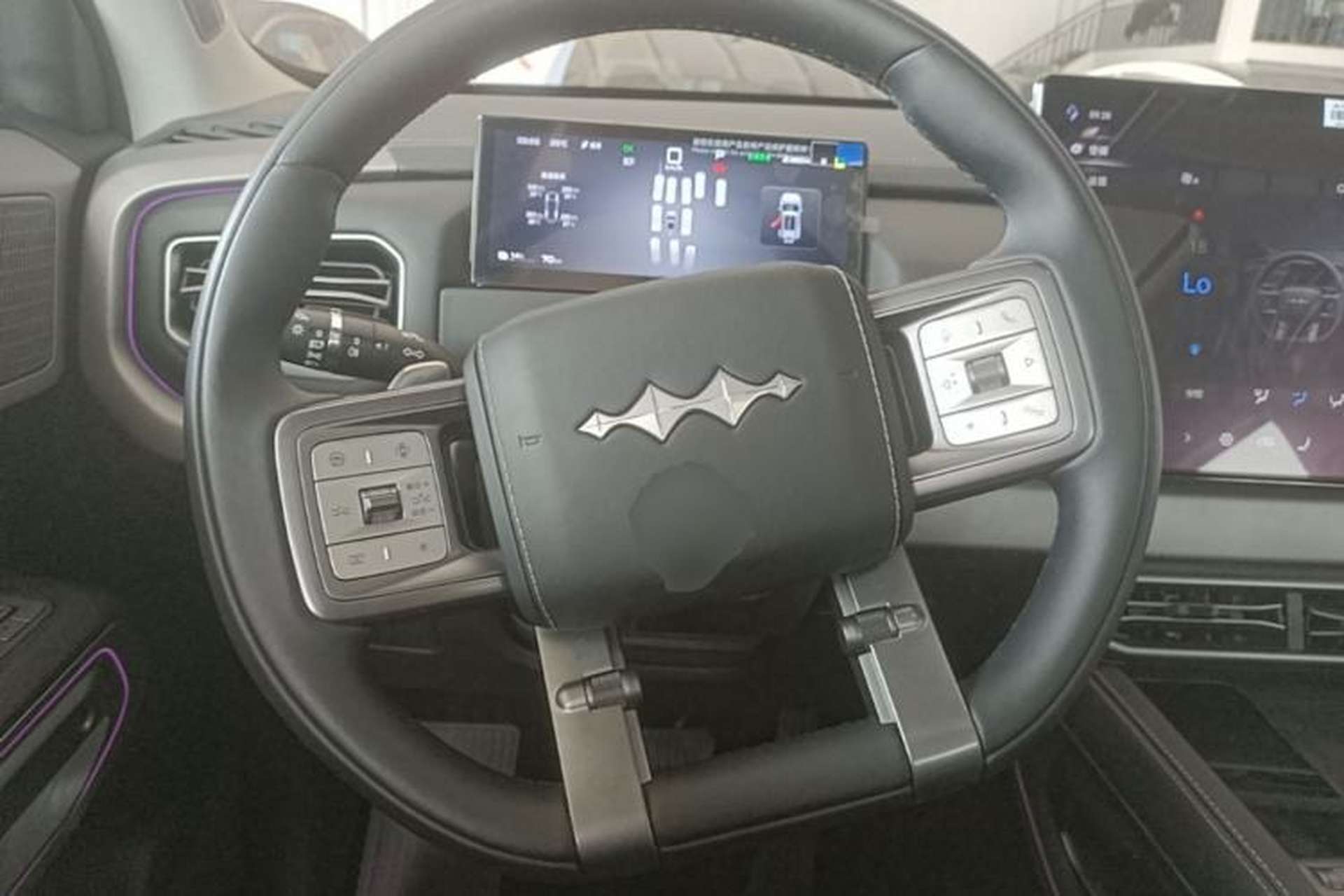 Used Formula Leopard Titanium 3 2025 501KM All-Wheel Drive Intelligent Driving Ultra Version Steering Wheel