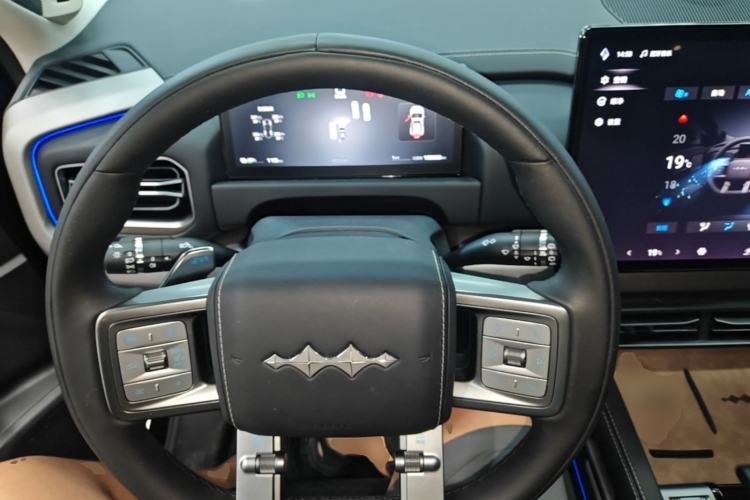 Used Formula Leopard Titanium 3 2025 501 km Four-Wheel Drive Drone Edition Steering Wheel