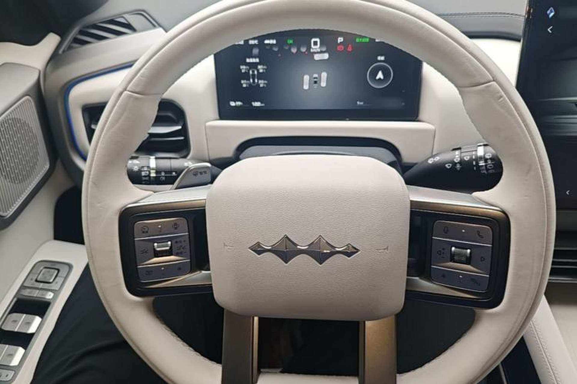 Used Formula Leopard Titanium 3 2025 501 km Range Rear-Wheel Drive Intelligent Driving Max Edition Steering Wheel