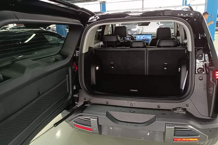 Used Formula Leopard Titanium 3 2025 501KM All-Wheel Drive Intelligent Driving Ultra Version Trunk