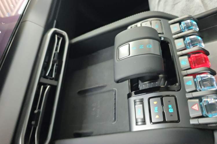 Used Formula Leopard Titanium 3 2025 501 km All-Wheel Drive Intelligent Driving Max Edition Vehicle Key