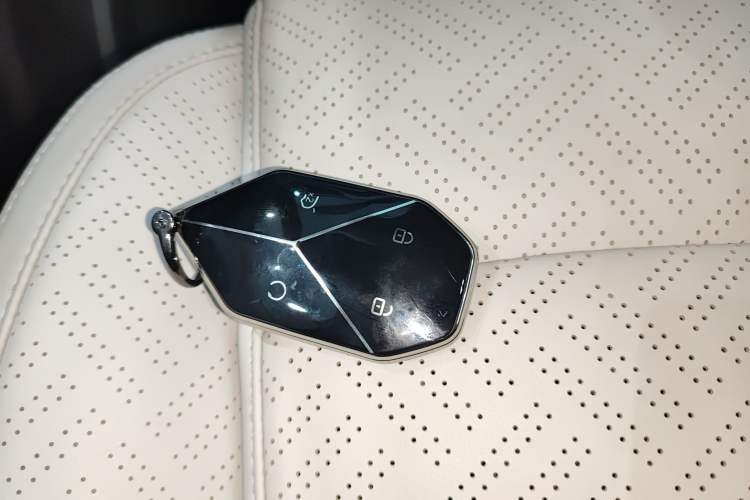 Used Formula Leopard Titanium 3 2025 501 km All-Wheel Drive Intelligent Driving Max Edition Vehicle Key