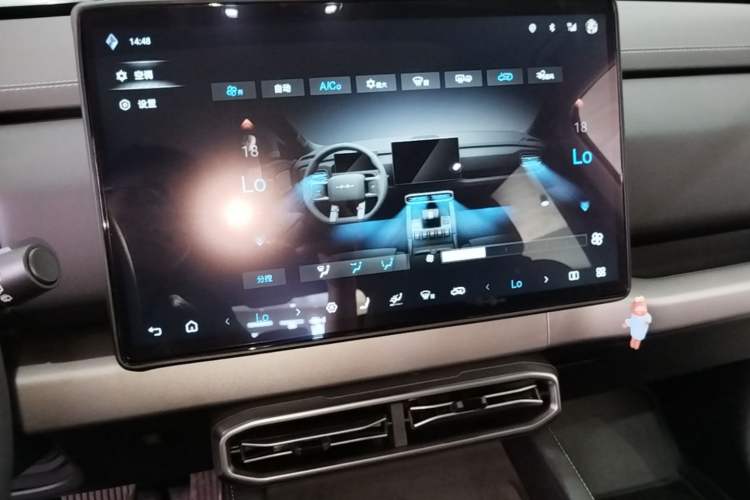 Used Formula Leopard Titanium 3 2025 501 km Range Rear-Wheel Drive Intelligent Driving Max Edition Audio And AC Panel