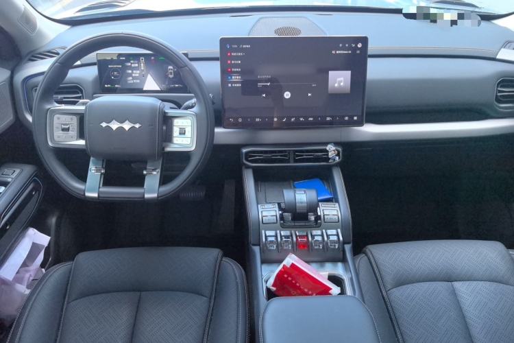 Used Formula Leopard Titanium 3 2025 501 km All-Wheel Drive Intelligent Driving Max Edition Center Console