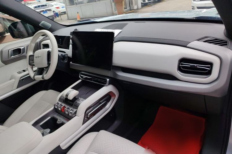 Used Formula Leopard Titanium 3 2025 501KM All-Wheel Drive Intelligent Driving Ultra Version Center Console