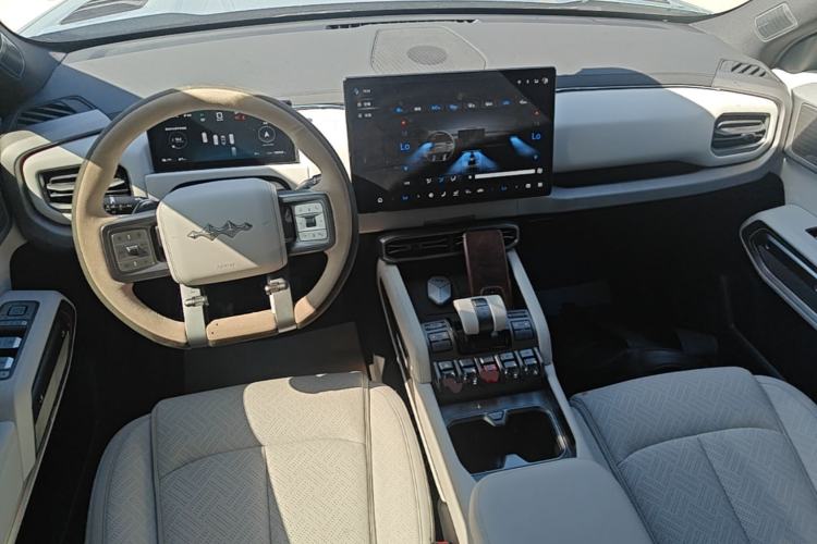 Used Formula Leopard Titanium 3 2025 501KM All-Wheel Drive Intelligent Driving Ultra Version Center Console