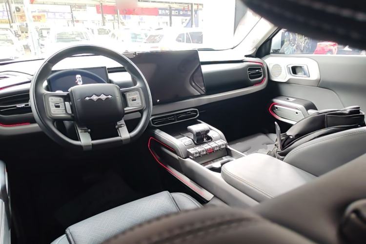 Used Formula Leopard Titanium 3 2025 501 km All-Wheel Drive Intelligent Driving Max Edition Center Console