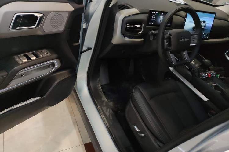 Used Formula Leopard Titanium 3 2025 501 km Range Rear-Wheel Drive Intelligent Driving Max Edition Driver Seat