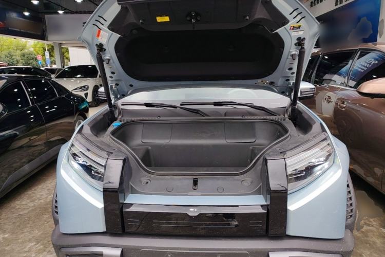 Used Formula Leopard Titanium 3 2025 501KM All-Wheel Drive Intelligent Driving Ultra Version Engine Bay