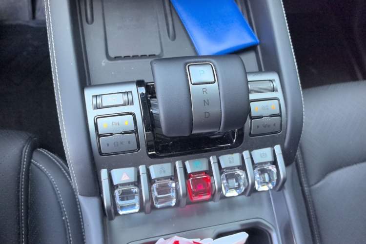 Used Formula Leopard Titanium 3 2025 501 km All-Wheel Drive Intelligent Driving Max Edition Gear Lever