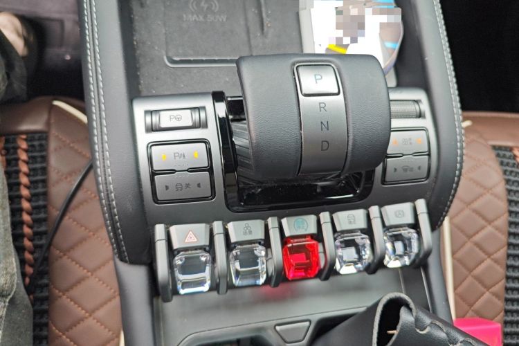 Used Formula Leopard Titanium 3 2025 501KM All-Wheel Drive Intelligent Driving Ultra Version Gear Lever