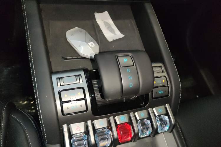Used Formula Leopard Titanium 3 2025 501 km Range Rear-Wheel Drive Intelligent Driving Max Edition Gear Lever