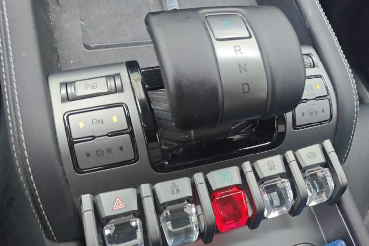 Used Formula Leopard Titanium 3 2025 501KM All-Wheel Drive Intelligent Driving Ultra Version Gear Lever