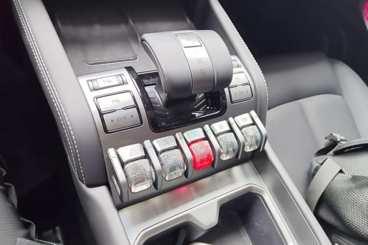 Used Formula Leopard Titanium 3 2025 501 km All-Wheel Drive Intelligent Driving Max Edition Gear Lever