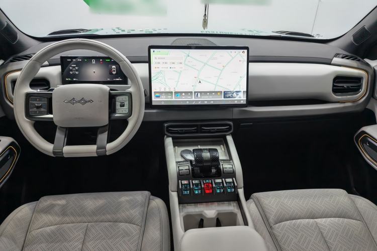 Used Formula Leopard Titanium 3 2025 501 km Range Rear-Wheel Drive Intelligent Driving Max Edition Interior 1