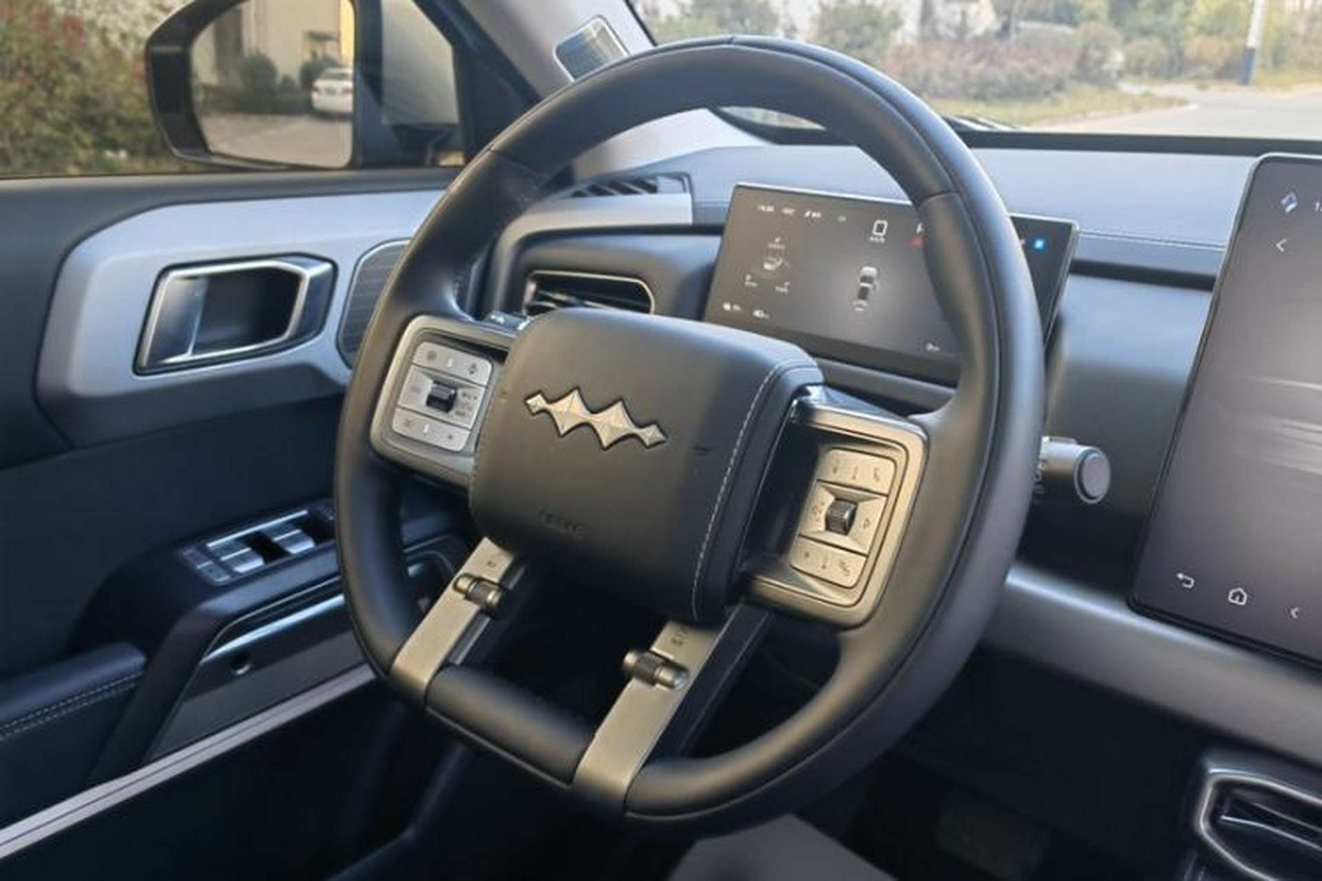 Used Formula Leopard Titanium 3 2025 501KM All-Wheel Drive Intelligent Driving Ultra Version Interior 10