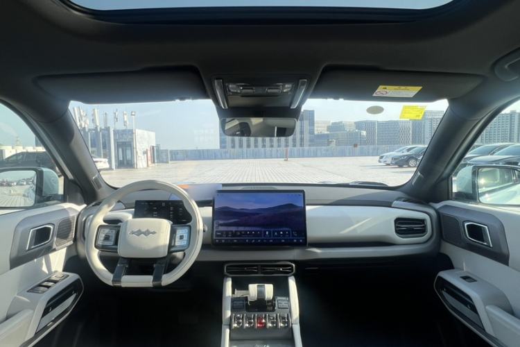 Used Formula Leopard Titanium 3 2025 501KM All-Wheel Drive Intelligent Driving Ultra Version Interior 2