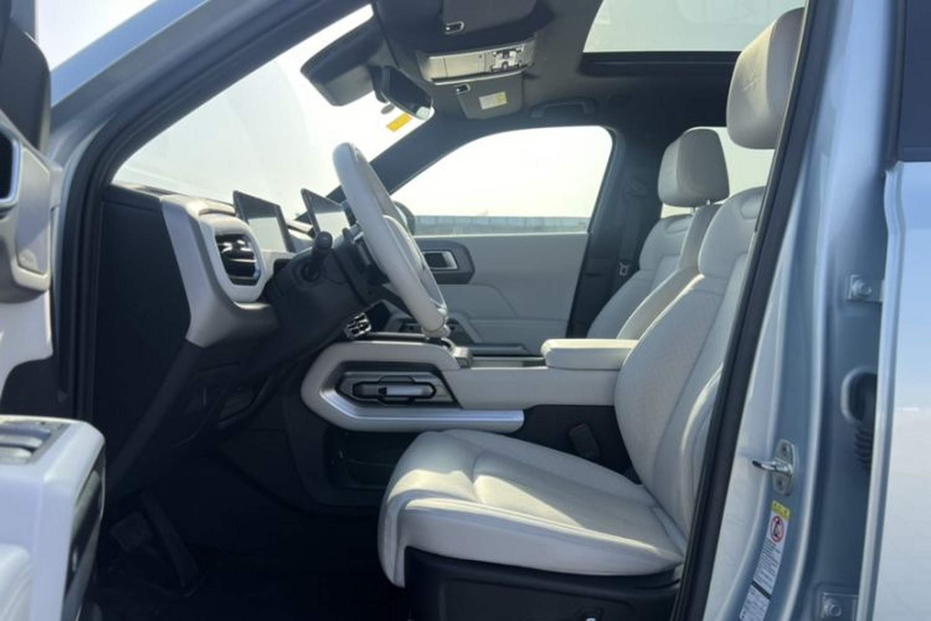 Used Formula Leopard Titanium 3 2025 501KM All-Wheel Drive Intelligent Driving Ultra Version Interior 3