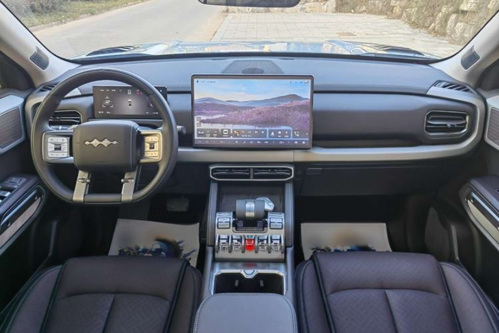 Used Formula Leopard Titanium 3 2025 501KM All-Wheel Drive Intelligent Driving Ultra Version Interior 3