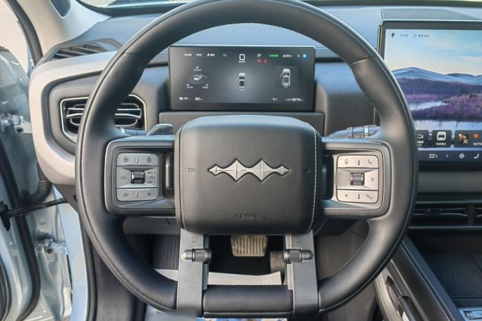 Used Formula Leopard Titanium 3 2025 501KM All-Wheel Drive Intelligent Driving Ultra Version Interior 4