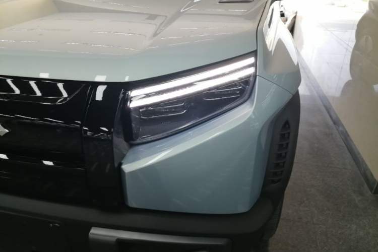 Used Formula Leopard Titanium 3 2025 501KM All-Wheel Drive Intelligent Driving Ultra Version Left Front Headlight
