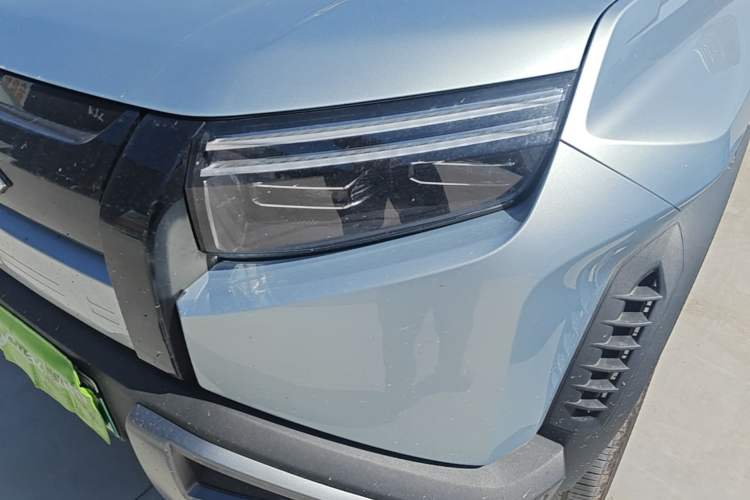 Used Formula Leopard Titanium 3 2025 501KM All-Wheel Drive Intelligent Driving Ultra Version Left Front Headlight