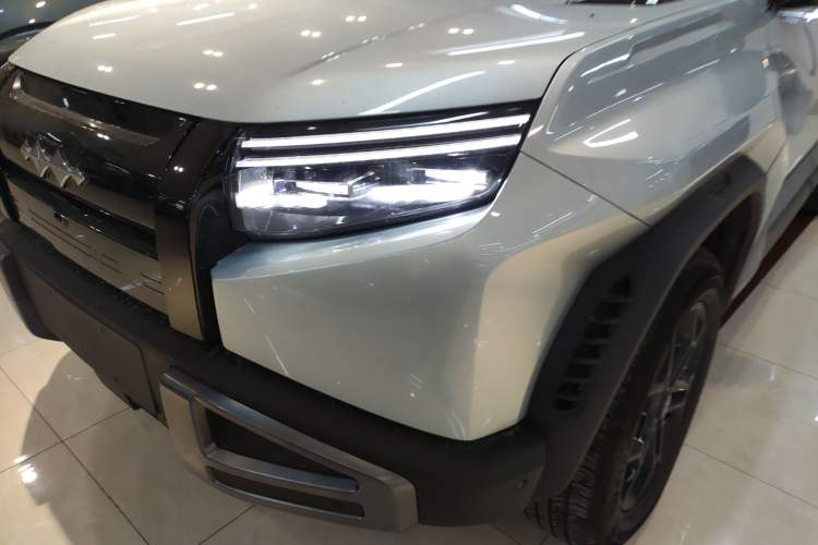 Used Formula Leopard Titanium 3 2025 501 km Range Rear-Wheel Drive Intelligent Driving Max Edition Left Front Headlight