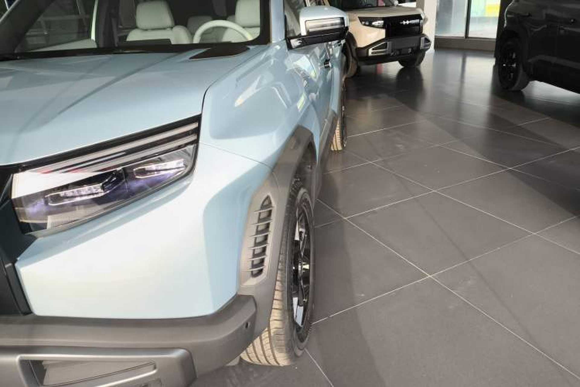 Used Formula Leopard Titanium 3 2025 501 km Range Rear-Wheel Drive Intelligent Driving Pro Version Left Front Headlight