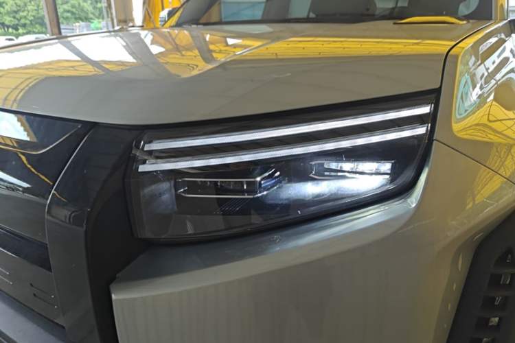 Used Formula Leopard Titanium 3 2025 Model 501KM Rear-Drive Ultra Version Left Front Headlight