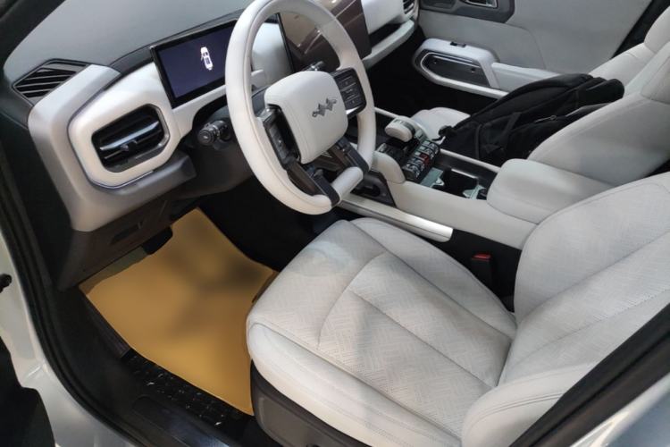 Used Formula Leopard Titanium 3 2025 501KM All-Wheel Drive Intelligent Driving Ultra Version Left Front Seat