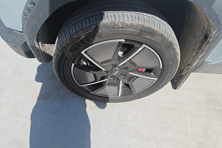 Used Formula Leopard Titanium 3 2025 501KM All-Wheel Drive Intelligent Driving Ultra Version Left Front Wheel Hub