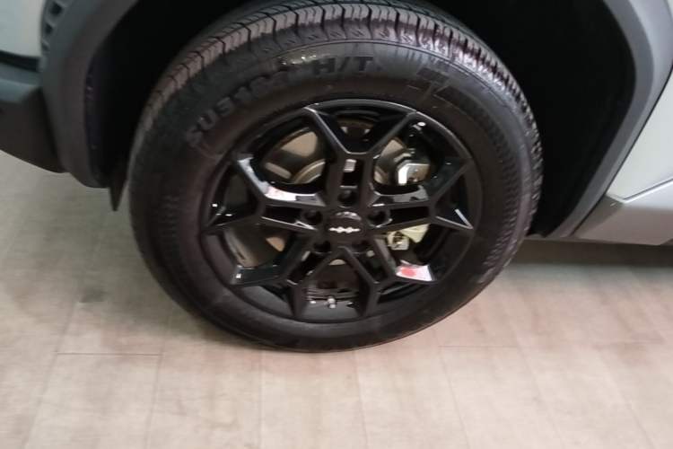 Used Formula Leopard Titanium 3 2025 501 km Range Rear-Wheel Drive Intelligent Driving Max Edition Left Front Wheel Hub