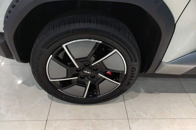 Used Formula Leopard Titanium 3 2025 501KM All-Wheel Drive Intelligent Driving Ultra Version Left Front Wheel Hub