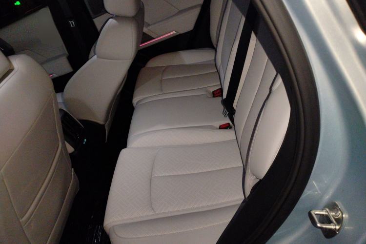 Used Formula Leopard Titanium 3 2025 501KM All-Wheel Drive Intelligent Driving Ultra Version Left Rear Seat