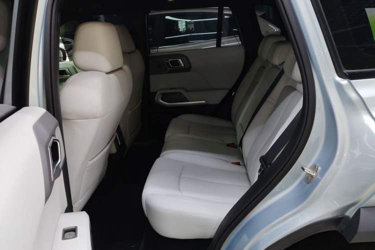 Used Formula Leopard Titanium 3 2025 501 km Range Rear-Wheel Drive Intelligent Driving Pro Version Left Rear Seat
