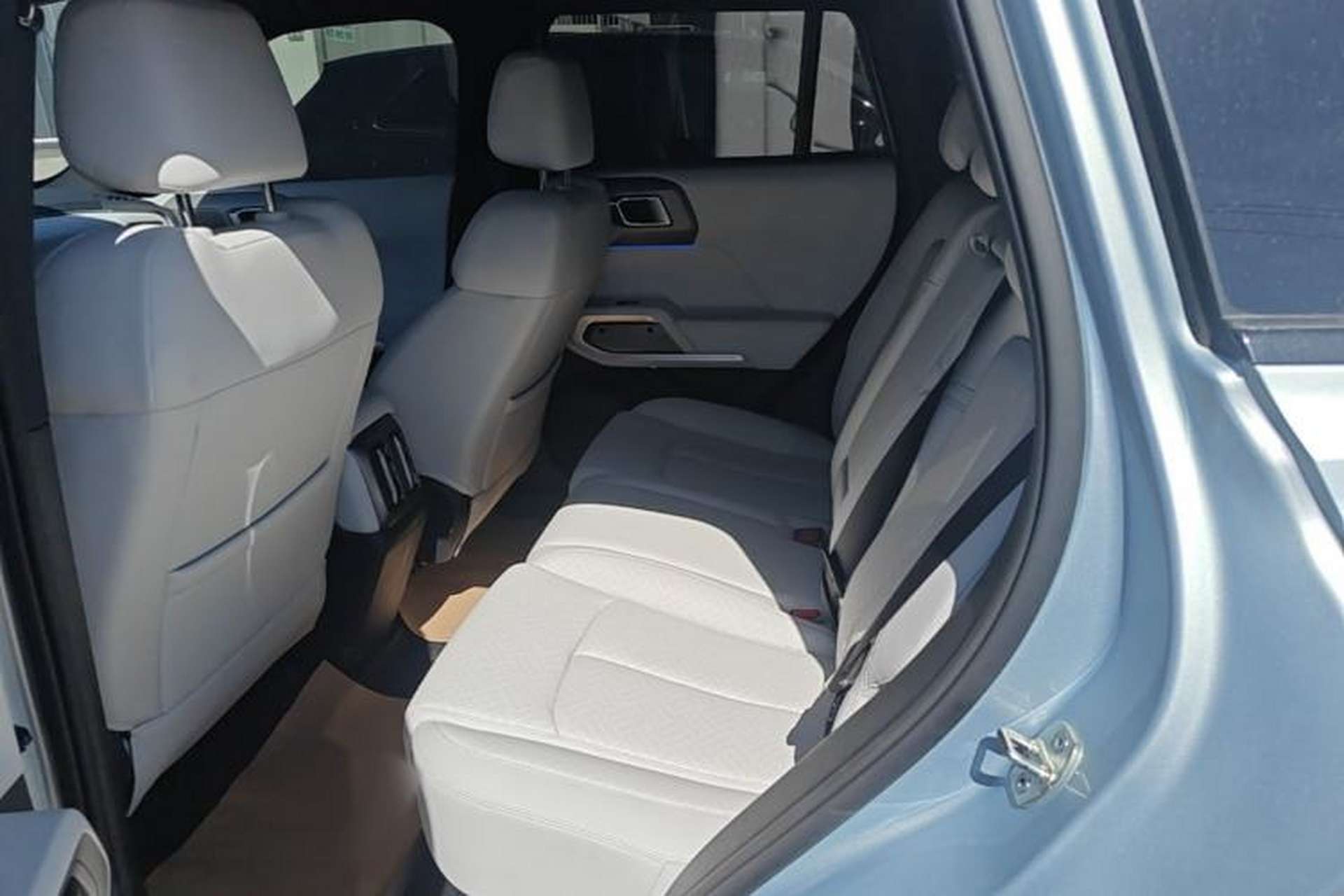 Used Formula Leopard Titanium 3 2025 501KM All-Wheel Drive Intelligent Driving Ultra Version Left Rear Seat