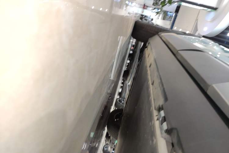 Used Formula Leopard Titanium 3 2025 501KM All-Wheel Drive Intelligent Driving Ultra Version Left Side Sill