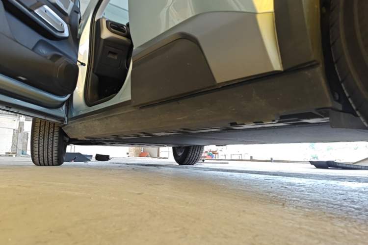Used Formula Leopard Titanium 3 2025 Model 501KM Rear-Drive Ultra Version Left Side Sill