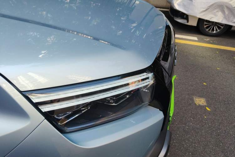 Used Formula Leopard Titanium 3 2025 501 km Range Rear-Wheel Drive Intelligent Driving Max Edition Right Front Headlight