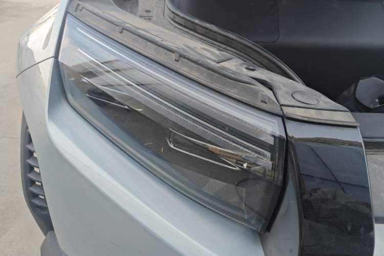 Used Formula Leopard Titanium 3 2025 501KM All-Wheel Drive Intelligent Driving Ultra Version Right Front Headlight