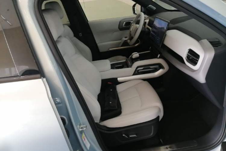 Used Formula Leopard Titanium 3 2025 501KM All-Wheel Drive Intelligent Driving Ultra Version Right Front Seat