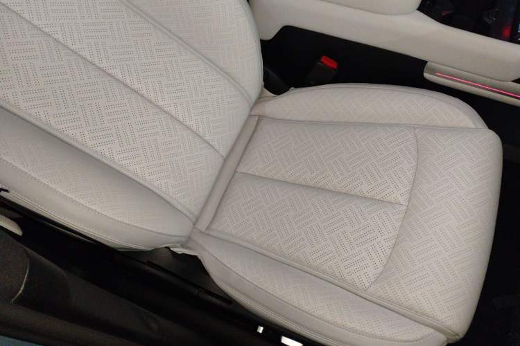 Used Formula Leopard Titanium 3 2025 501KM All-Wheel Drive Intelligent Driving Ultra Version Right Front Seat