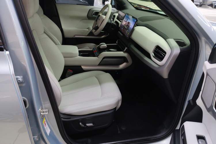 Used Formula Leopard Titanium 3 2025 501 km Range Rear-Wheel Drive Intelligent Driving Pro Version Right Front Seat