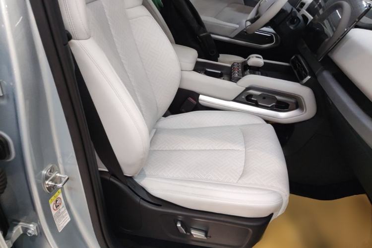 Used Formula Leopard Titanium 3 2025 501KM All-Wheel Drive Intelligent Driving Ultra Version Right Front Seat