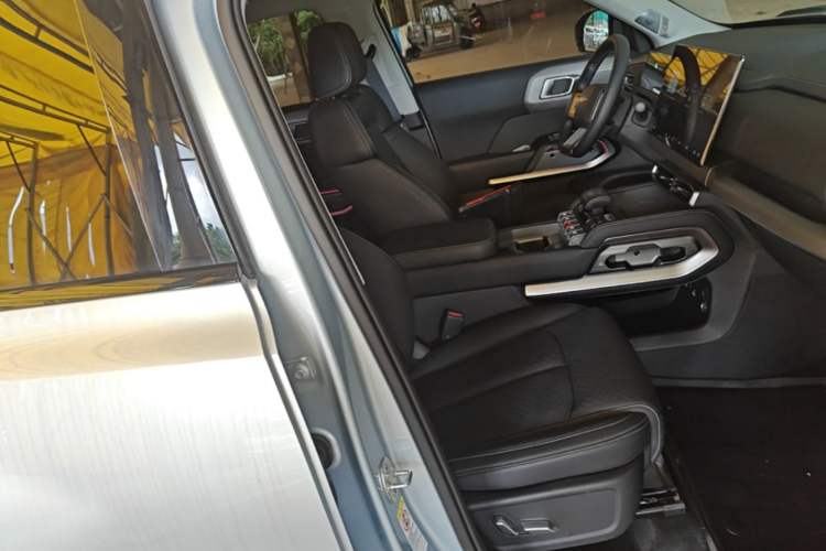Used Formula Leopard Titanium 3 2025 Model 501KM Rear-Drive Ultra Version Right Front Seat