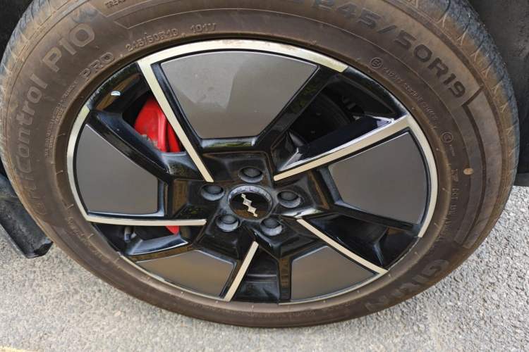 Used Formula Leopard Titanium 3 2025 501KM All-Wheel Drive Intelligent Driving Ultra Version Right Front Wheel Hub