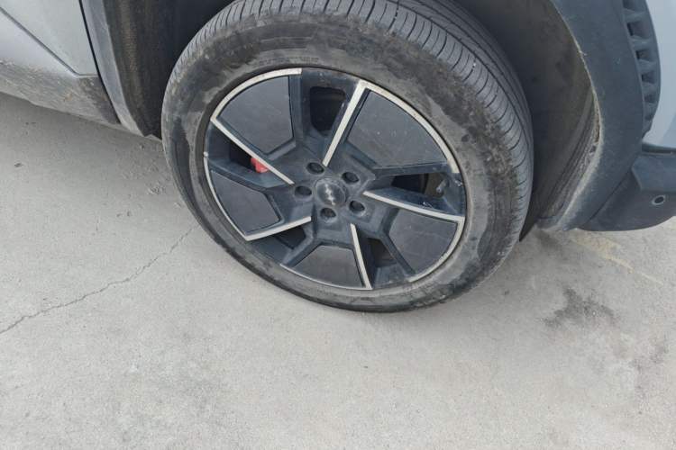 Used Formula Leopard Titanium 3 2025 501KM All-Wheel Drive Intelligent Driving Ultra Version Right Front Wheel Hub