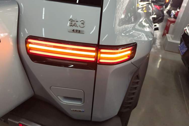 Used Formula Leopard Titanium 3 2025 501 km All-Wheel Drive Intelligent Driving Max Edition Right Rear Taillight
