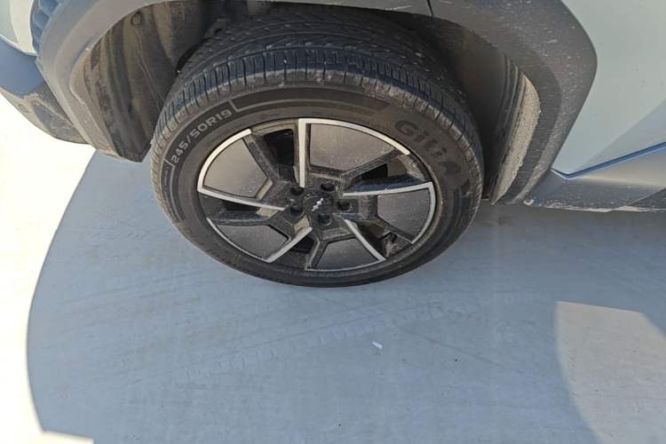 Used Formula Leopard Titanium 3 2025 501KM All-Wheel Drive Intelligent Driving Ultra Version Right Rear Wheel Hub