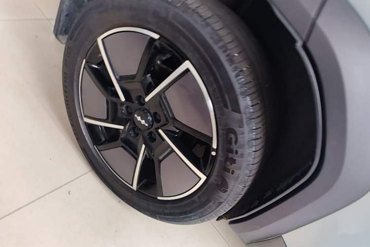 Used Formula Leopard Titanium 3 2025 501 km All-Wheel Drive Intelligent Driving Max Edition Right Rear Wheel Hub